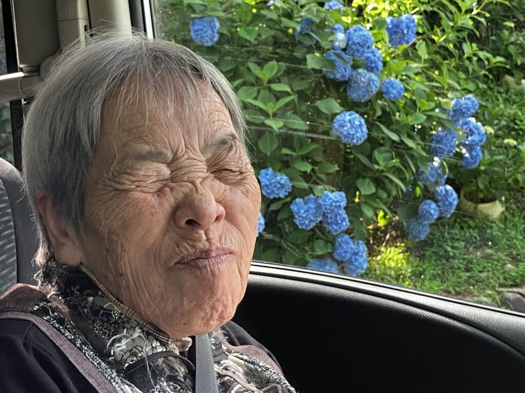 満開のあじさいを横に、ええ笑顔いただきました☺️大満足の一日でした