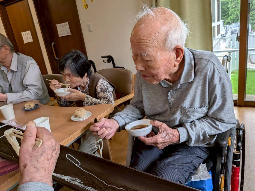 そうめんの通過を見守っています☺️